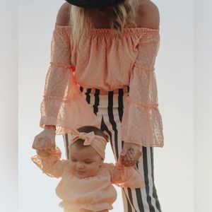 Women’s Medium Off The Shoulder Peach Top